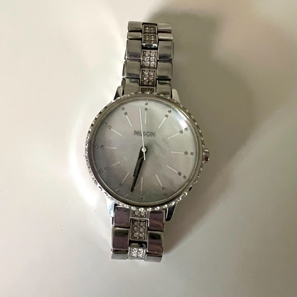 Nixon Kensington silver with pearl face